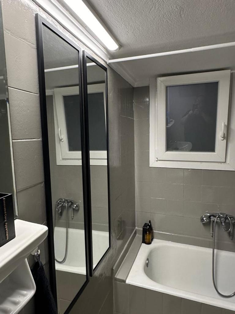 Renovated Cozy Apartment Near To Acropolis アテネ エクステリア 写真