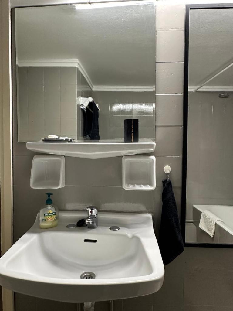 Renovated Cozy Apartment Near To Acropolis アテネ エクステリア 写真
